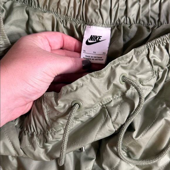 Nike Women's XL Quilted High-Waisted Wide Leg Green Pants Lined Insulated - Picture 6 of 6